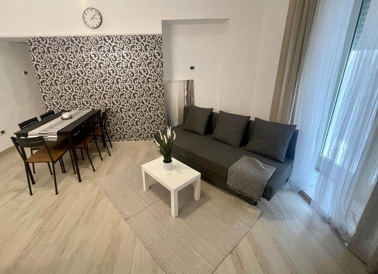 House Toledo Apartment เนเปิลส์ ภายนอก รูปภาพ